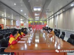 山東藍翔技師學(xué)院：湘西州人社局領(lǐng)導(dǎo)看望對口扶貧學(xué)生